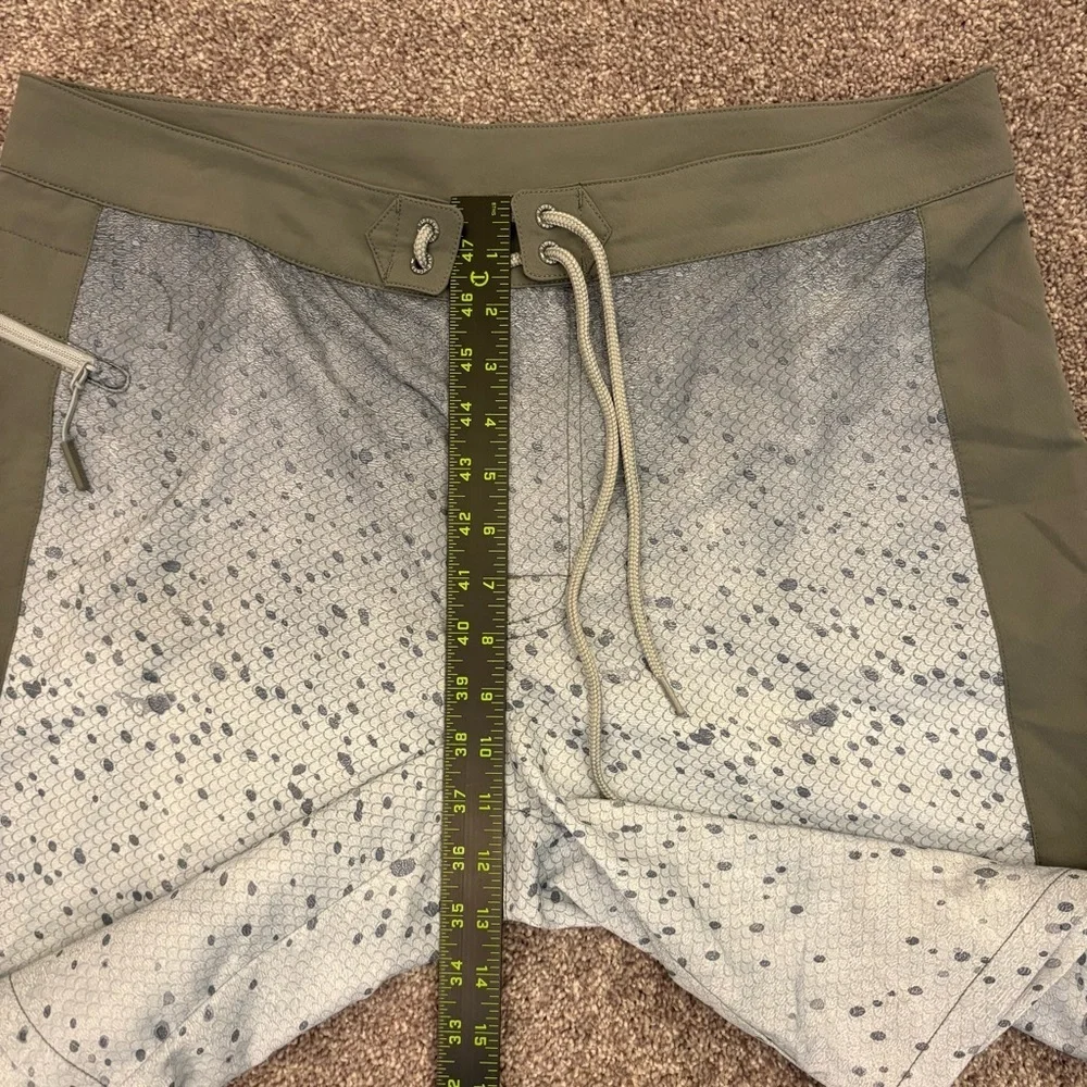 Vineyard Vines Mens Swim Trunks Shorts Size 34 Gray Zipped Pocket Drawstring EUC